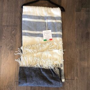 NWT Nido Notte Italia oversized fringed throw Striped gray and Cream